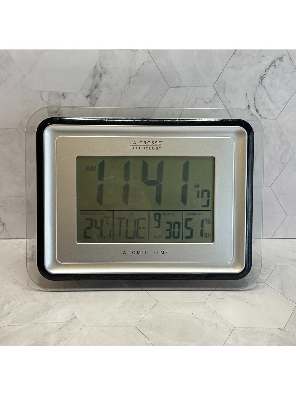 Weather Station La Crosse Technology Wall Table Display BBB87733 in EUC